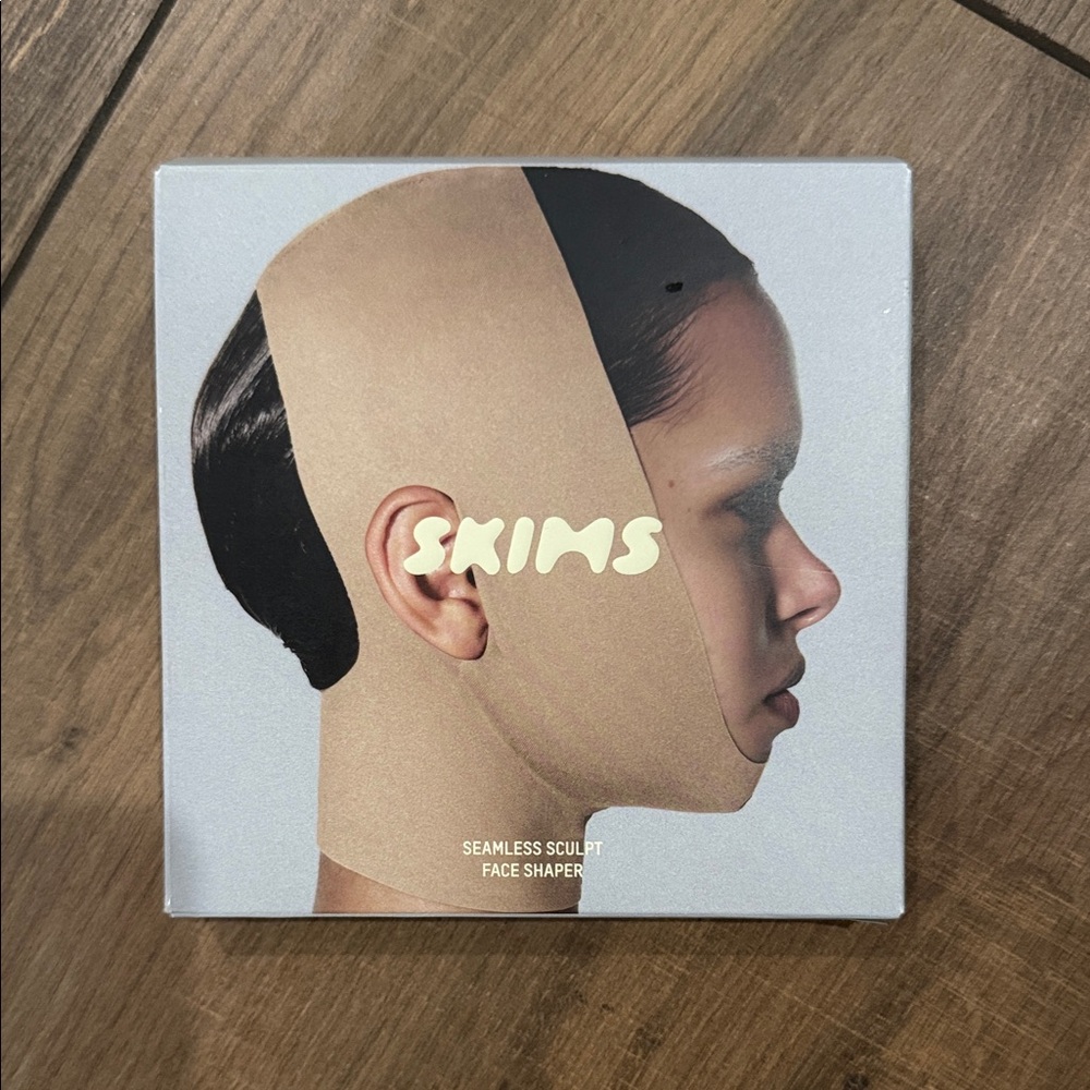 SKIMS Seamless Sculpt Face Shaper in Tan